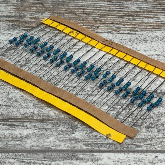 Набір металоплівкових резисторів 1/4 Вт, 600 шт, MF 1%, номінали 10 Ом – 1 МОм Київ