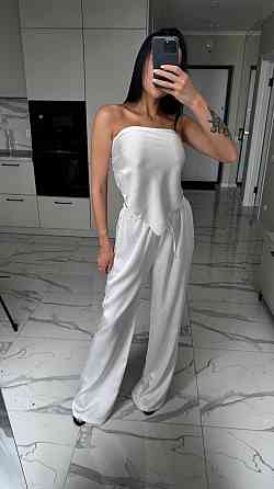 Женский трендовый легкий костюм двойка: топ-бандо и широкие брюки дабл шелк Одесса