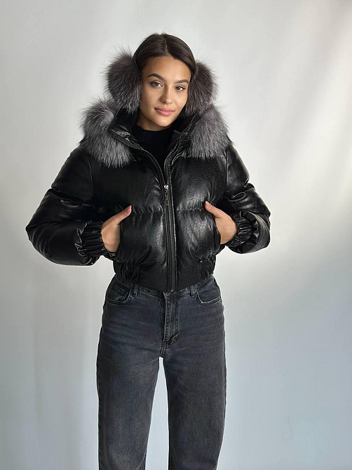 Женский зимний пуховик короткий черный с натуральным мехом Харьков - изображение 2