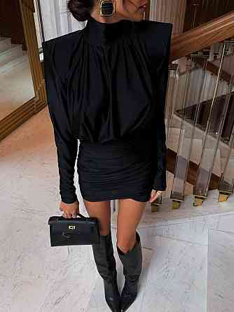 Жіноча елегантна вечірня міні сукня  з акцентними плечима та драпіровкою мікродайвінг Одеса