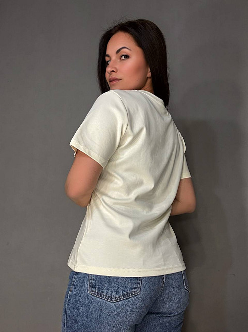 Футболка женская A-NIUSHOW 30337-3 базовая однотонная с вышивкой буквой С one size, молочний, one size Киев - изображение 3