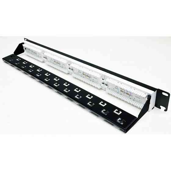 Патч-панель CMS 19" 24xRJ-45 UTP, кат. 6a з організатором кабелю і пластиковими шторками Київ
