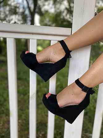 Meideli Стильні жіночі босоніжки літні на танкетці VIKA 65-4 зі штучної замші чорні р. 40 Коломия