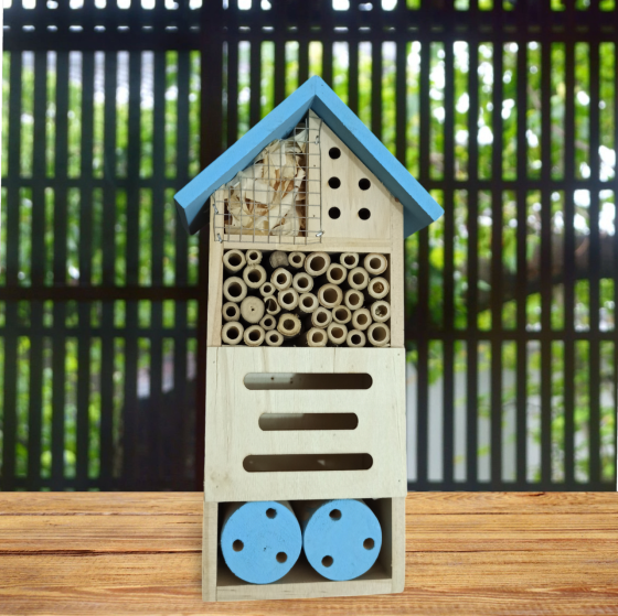 Деревяный домик для насекомых, пчел, и муравьев 20х12,2х12,2 см с подвесным креплением Германия голубой Киев
