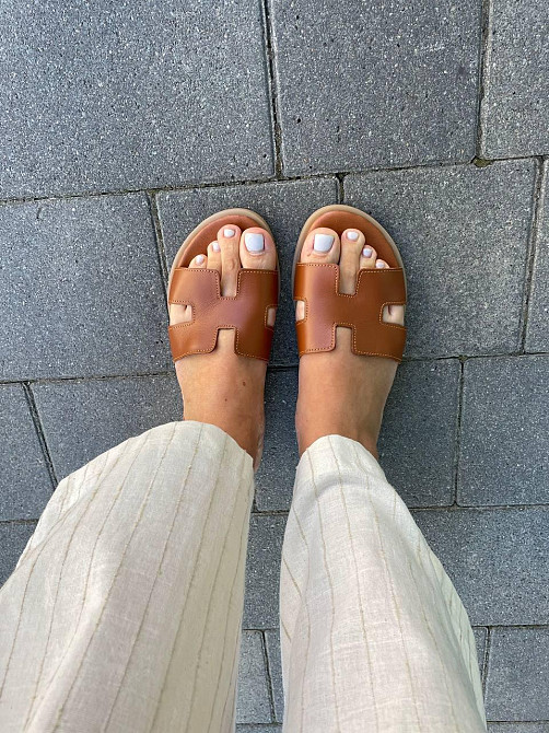 Dino Vittorio Зручні жіночі шкіряні коричневі шльопанці на низькій підошві Dino Vittorio 102-50 Коломыя - изображение 7