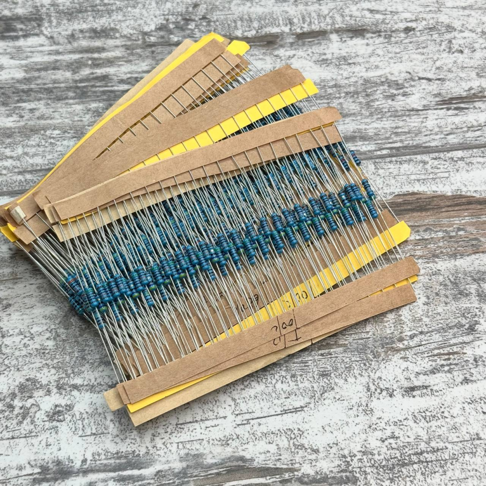 Набір металоплівкових резисторів 1/4 Вт, 600 шт, MF 1%, номінали 10 Ом – 1 МОм Київ - фото 2