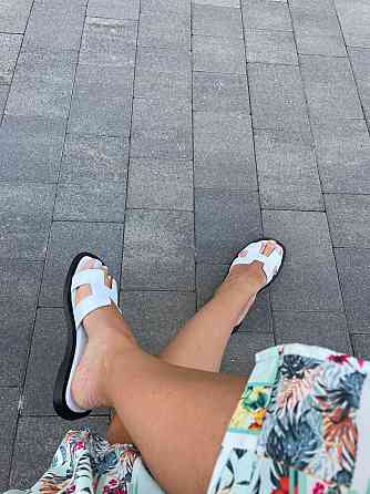 GREMMY Стильні жіночі шкіряні білі шльопанці на плоскій чорній підошві GREMMY 727 р. 36-40 Коломыя