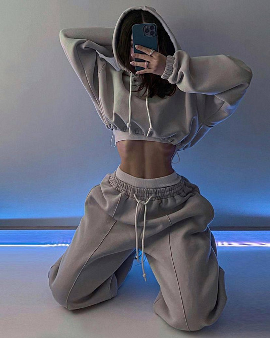 Женский утепленный стильный костюм двойка: худи и джоггеры трехнить на флисе Серый, 44/46 Одесса - изображение 6