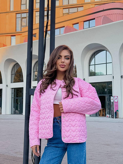 Женская повседневная куртка с сердечками на кнопках плащевка Лаке на силиконе Барби Одесса - изображение 10