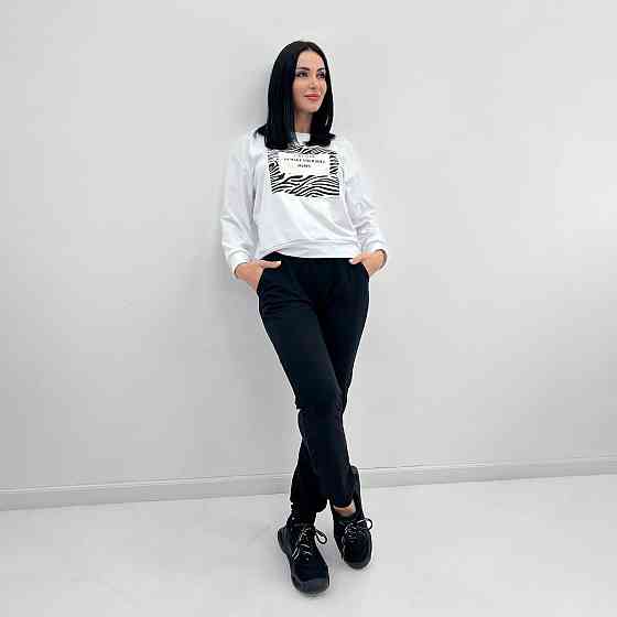 Трикотажный спортивный костюм с принтом 