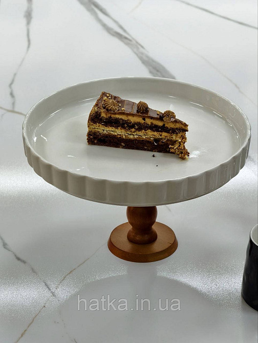 Тортівниця підставка для торта на ніжці «White kitchen» 27*16 см кераміка+дерево 8030-324 Київ - фото 5