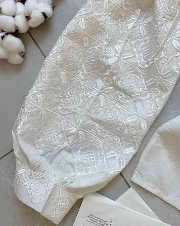 Жіноча сучасна вишиванка з білою вишивкою бавовни 46 Одеса