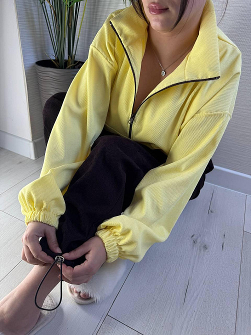 Жіночий стильний повсякденний костюм-двійка з мікровельвету Жовтий, 42/44 Одеса - фото 9