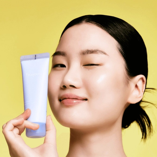 Зволожуюча глиняна маска з молочними протеїнами Pro Moisture Milk Toning Clay Mask Fraijour 75 мл Київ - фото 2