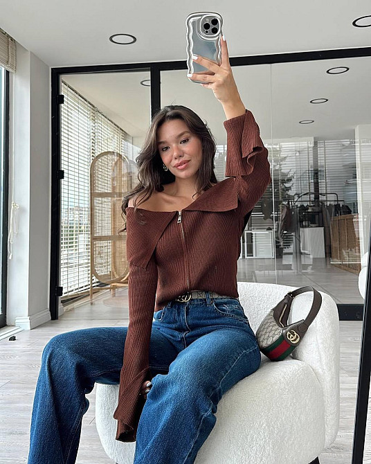 Жіноча тепла романтична кофта з відкритими плечима на блискавці теплий трикотаж рубчик Шоколад Одеса - фото 3