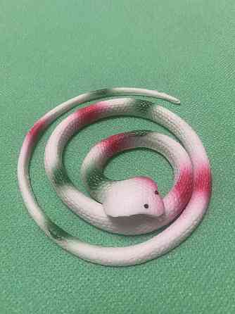 Іграшка змія резинова білого кольору, Декор на Хеллоуїн, чудова прикраса хеллоуін, розмір 70 см Київ