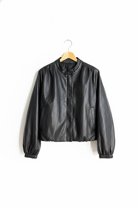 Куртка жіноча Ou Mai 3351 з екошкіри бомбер на блискавці комір-стійка оверсайз чорна, чорний, M Київ - фото 2