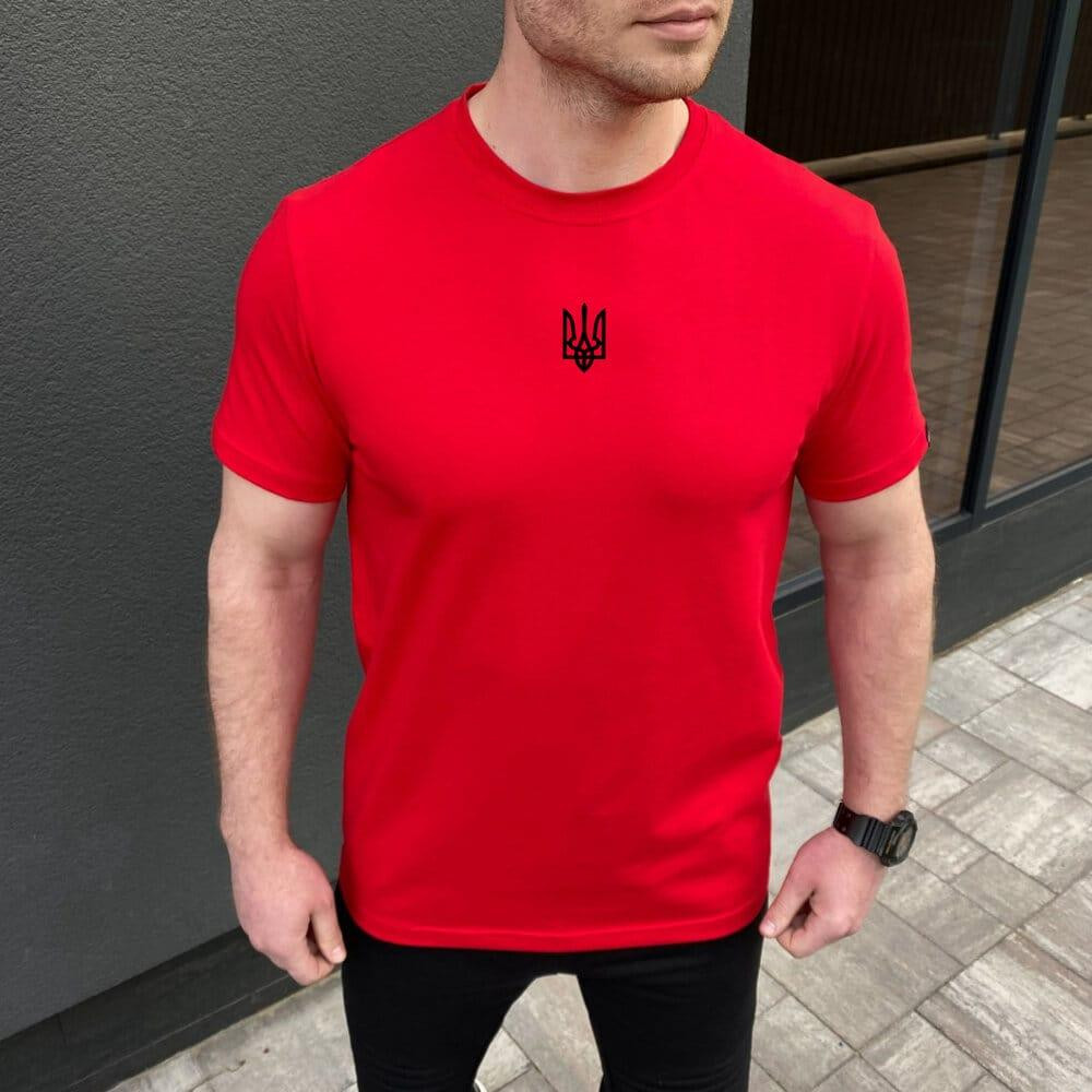 Футболка чоловіча однотонна червона Pobedov Peremoga - наклейка Герб 4см чорна Київ - фото 1