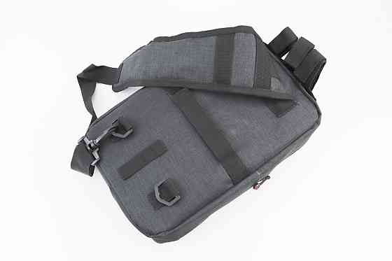 Сумка-слінг через плече (на кермо електросамокату), кріпл. на липучці, швидкознімна, чорно-сіра Київ