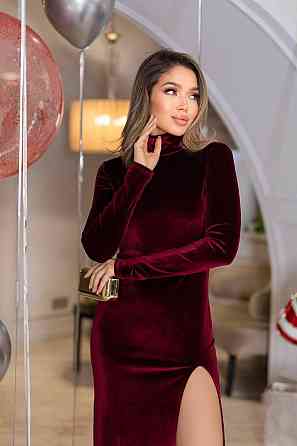 Женское романтичное праздничное платье макси из мягкой ткани бархат смарагдовий Одесса