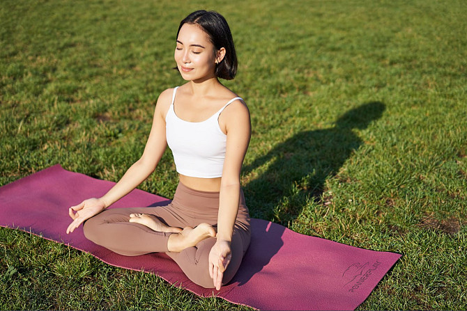 Килимок для йоги та фітнесу PowerPlay 4010 PVC Yoga Mat Рожевий (173x61x0.6) Каменское - изображение 9