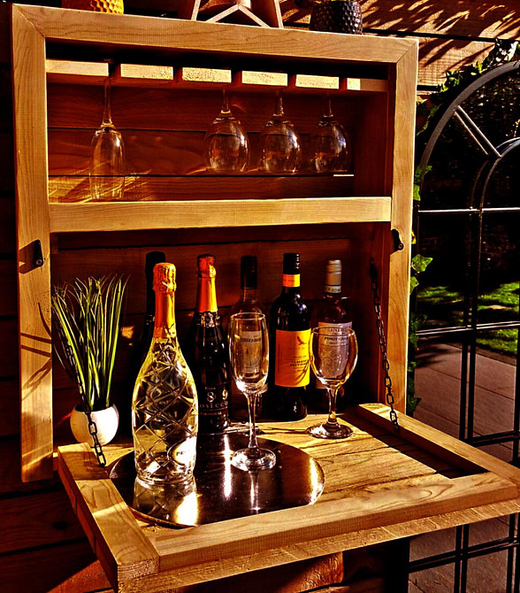 Настенный бар 