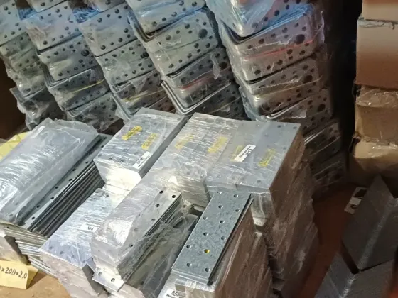 Кутник універсальний з ребром жорсткості 145×145×95 (2, 5 мм) Українка