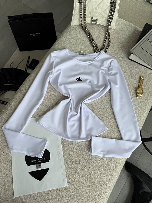 Стильный женский базовый лонгслив с надписью и вырезом под пальчик микродайвинг Белый Одесса - изображение 5