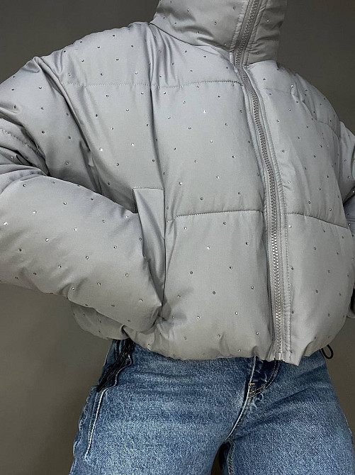 Куртка жіноча Haiziyuan 7165 укорочена пуффер з розсипом камінців демісезонна без капюшона оверсайз сіра, сірий, L Київ - фото 6