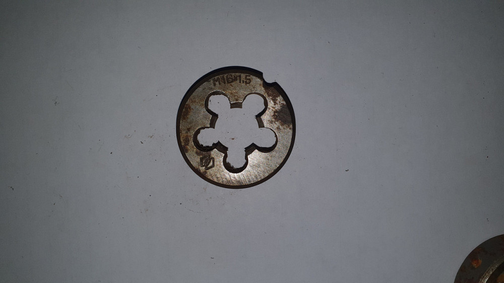 Плашки (лерки) метрические М16х1; М16х1.5. СССР. Харьков - изображение 1