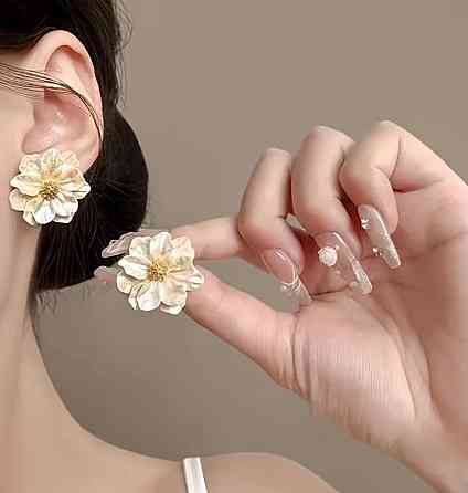 Серьги цветы белые объемные большие серьги гвоздики украшение Киев
