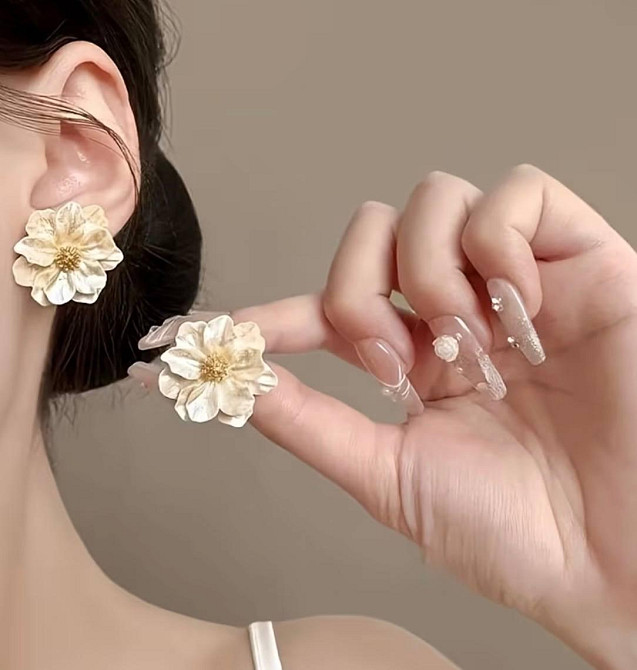 Серьги цветы белые объемные большие серьги гвоздики украшение Киев - изображение 4