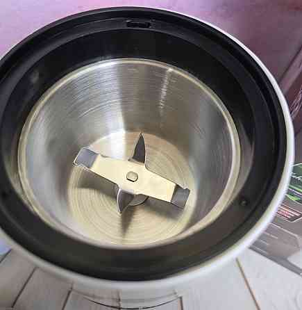 Кофемолка  Bitek 7122  подрібнювати кофе 4 леза кавомолка. Киев