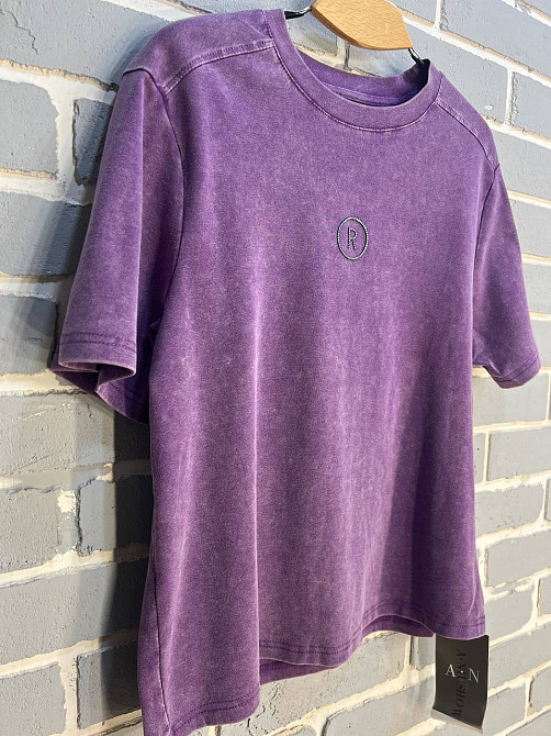 Футболка жіноча A-N 02517 варена аплікація літера "R" з камінців попереду середньої довжини one size, фіолетовий, one size Київ - фото 8