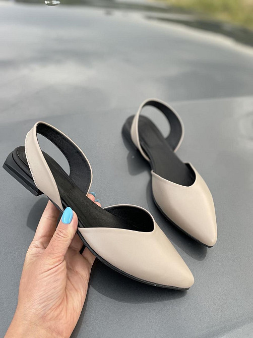 RONE Шкіряні босоніжки жіночі із закритим носком, колір капучино RONE B-156 р. 36 / Босоніжки з Коломия - фото 1