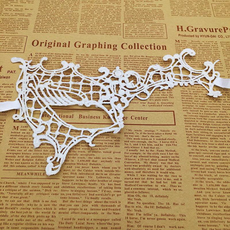 Маскарадная маска на один глаз для праздника 20 на 14 см белый Киев - изображение 1