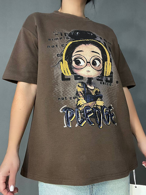 Футболка жіноча Yihanbeibei 1669 оверсайз тепла малюнок дівчина пайєтки щільний трикотаж one size коричнева, коричневий, one size Київ - фото 14