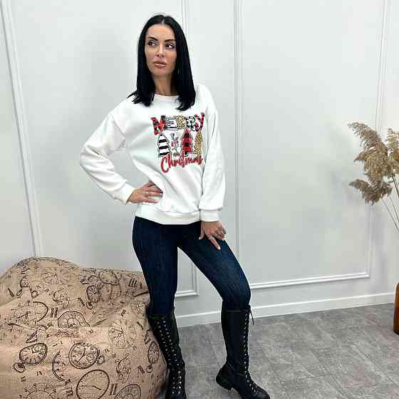 Женский батник с праздничным принтом 