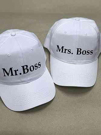 Парные белые бейсболки с надписями - 