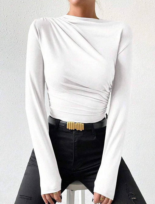 Женский базовый лонгслив с драпировкой микродайвинг Белый, 46/48 Одесса - изображение 3