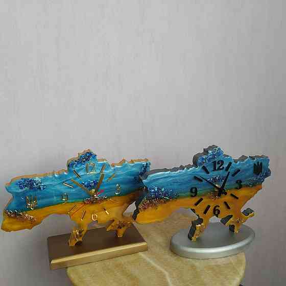 Часы настольные из эпоксидной смолы ручной работы 