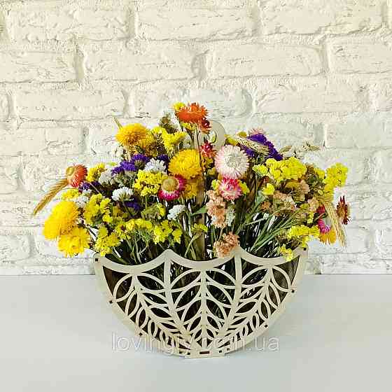 Декор из высушенных цветов в кашпо 