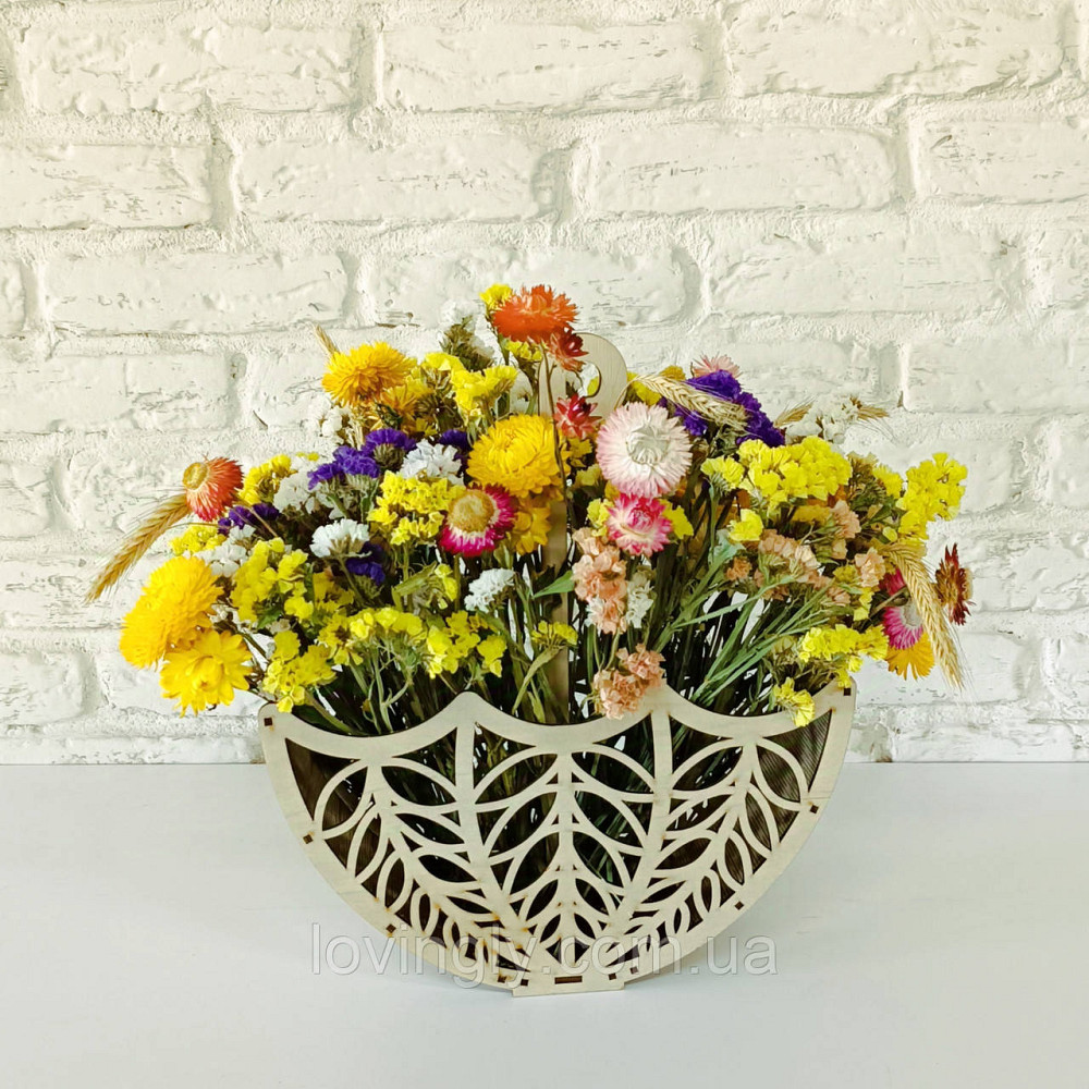 Декор из высушенных цветов в кашпо 