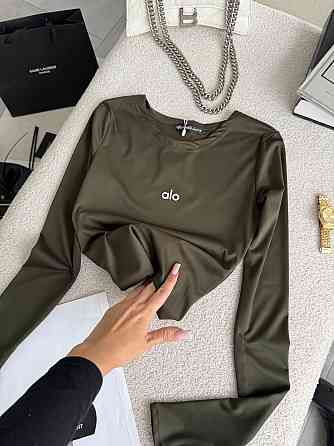 Стильний жіночий базовий лонгслів із написом і вирізом під пальчик мікродайвінг Хакі Одеса