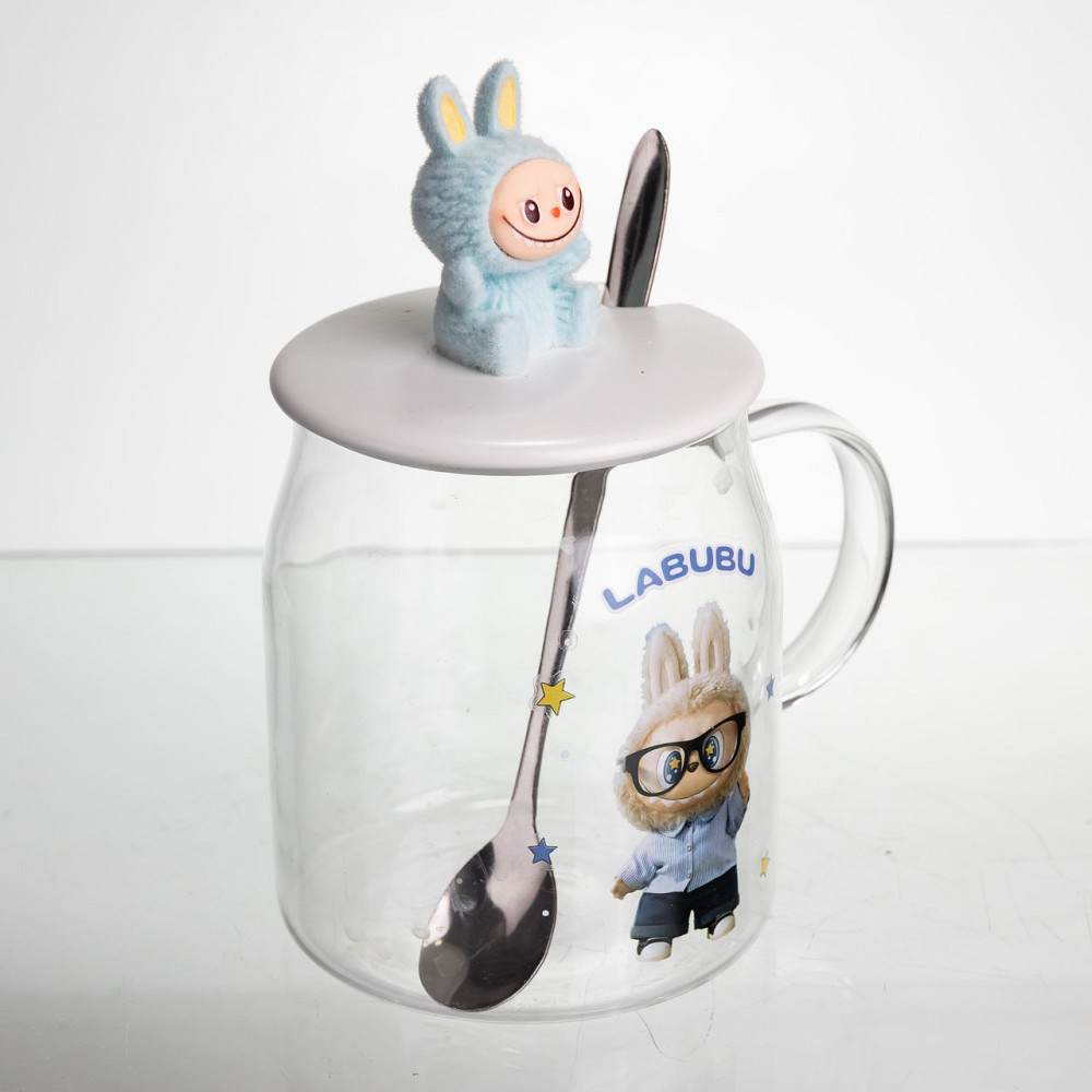 Yiwu Новорічна велика скляна чашка "Лабубу" з кришкою та ложкою 600 мл, Святкова кружка чашка д Коломия - фото 3
