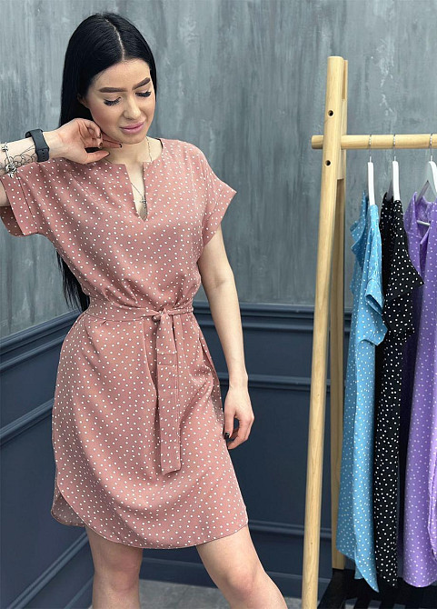 Легкое летнее платье в горошек 