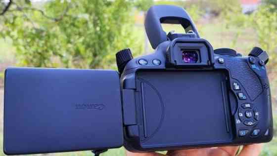 Фотоаппарат Зеркальный Canon 700D Сенсорный . Киев