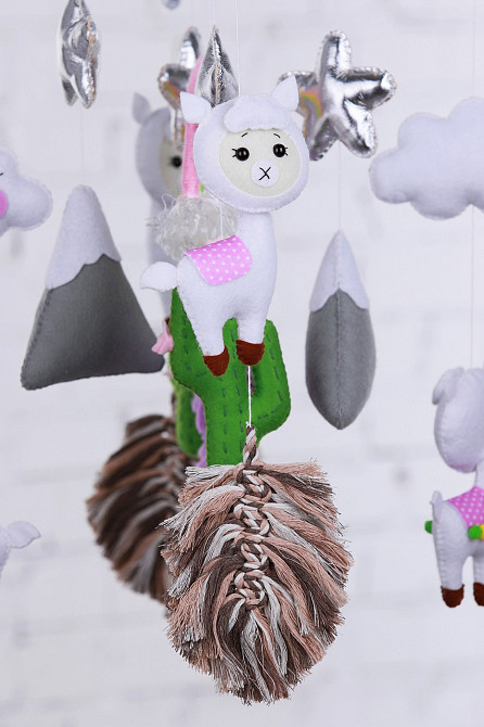 Дитячий мобіль на ліжечко для немовлят WooolyWool «Лама» Київ - фото 2