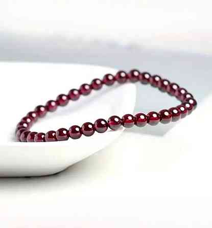 Браслет натуральный гранат — бусины 6 мм, глубокий бордовый, эластичная основа 15–20 см, унисекс Киев