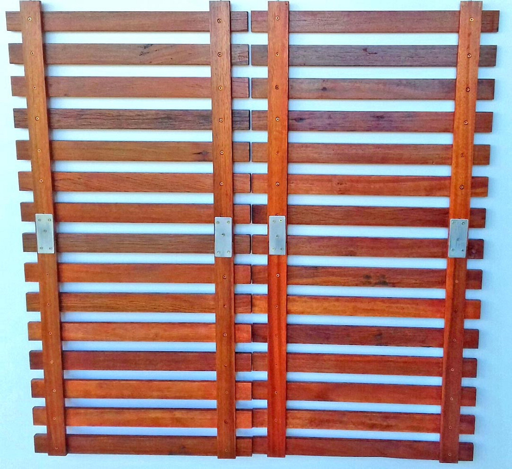 Полка настенная для цветов 